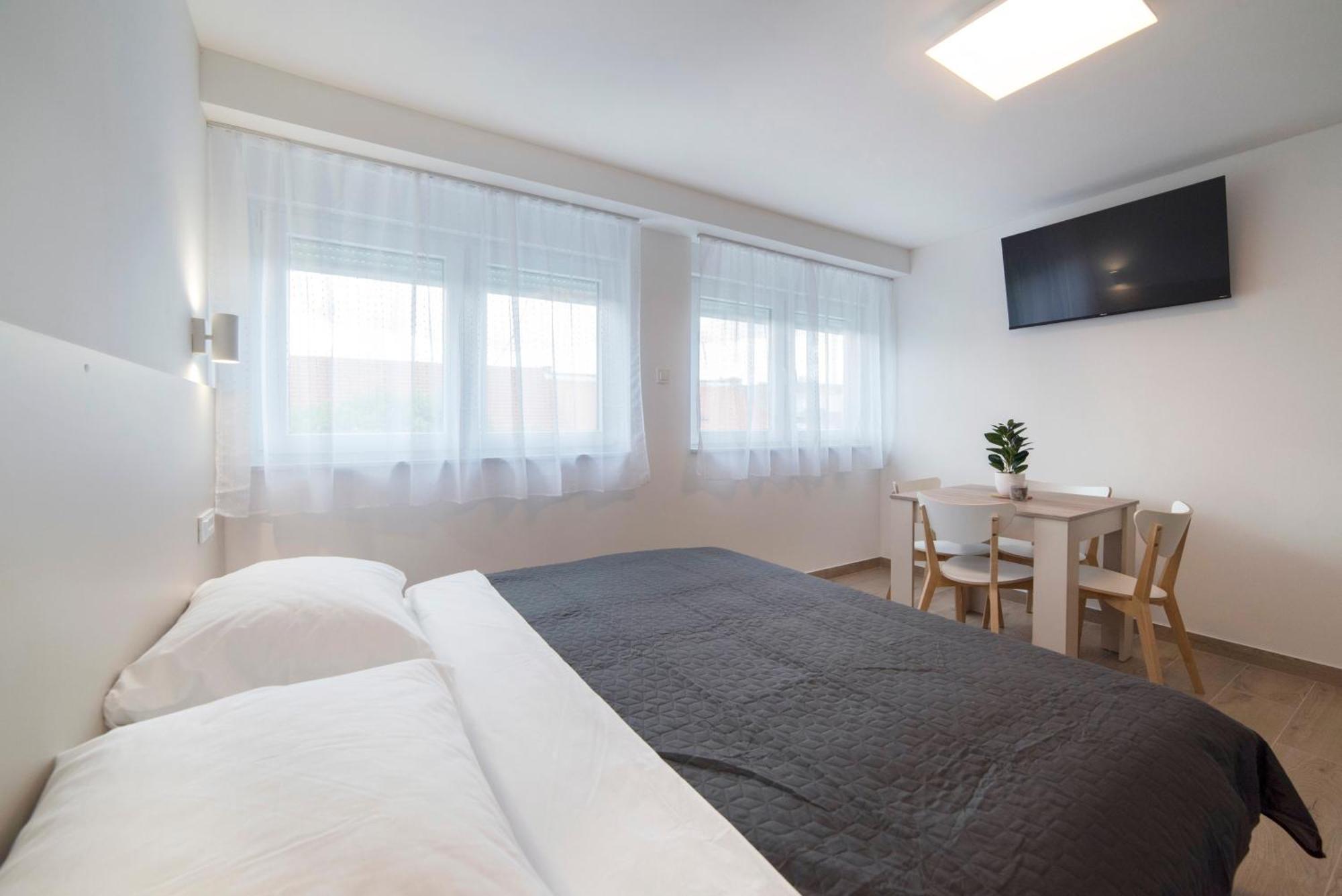 Apartments Pamer, 4Th Floor, No Elevator ザグレブ エクステリア 写真